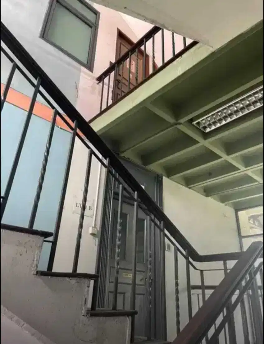 Dijual tanah ada bangunan gedung 3 lantai jl.pangeran antasari