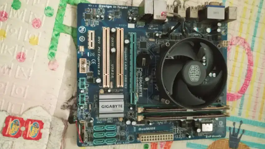 Jual mainboard intel gigabyte h55m + prosesor i7 + ram