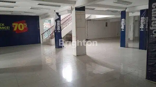 DISEWAKAN BANGUNAN GEDUNG 2 LANTAI AREA RAYA GUBENG SURABAYA