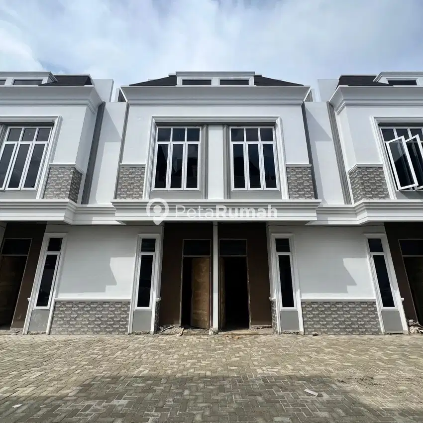 DIJUAL TOWNHOUSE MEWAH , KOMPLEK SEKIP LUXE