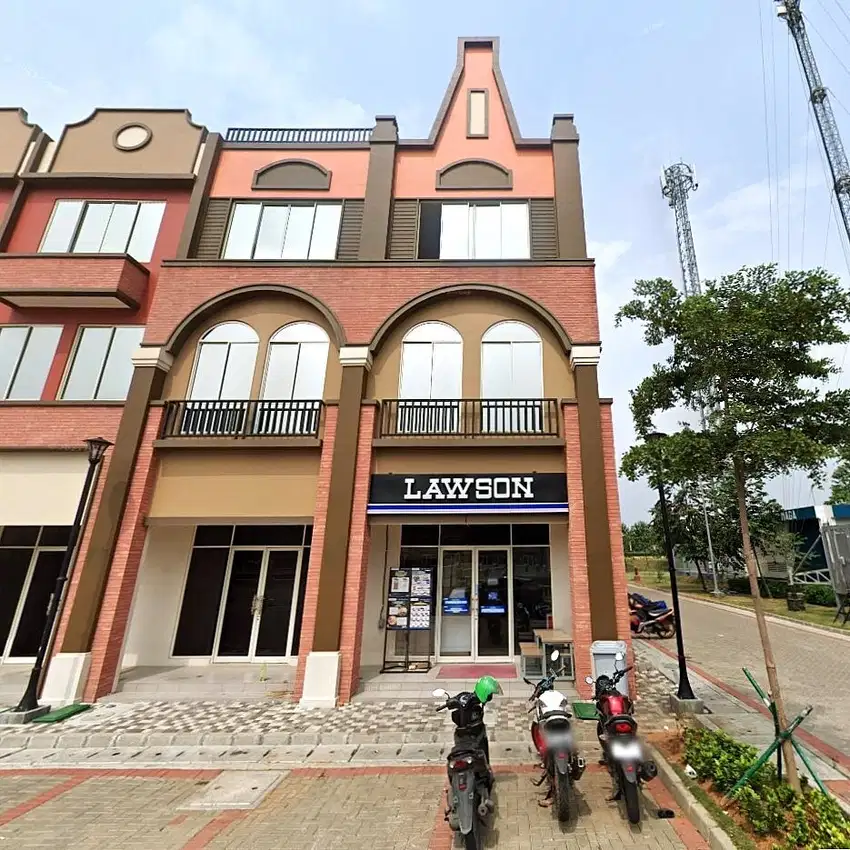 Ruko La Riviera Tipe Garden PIK 2 4,5x15 Samping Lawson Strategis