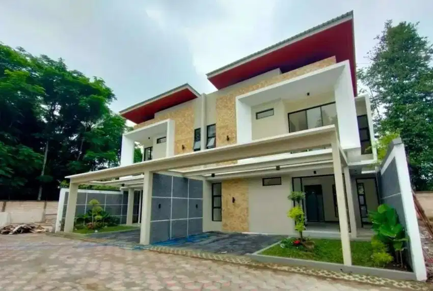 RUMAH MEWAH 2 LANTAI SIAP HUNI DI JAKAL KM 10 . DEKAT PASAR GENTANG