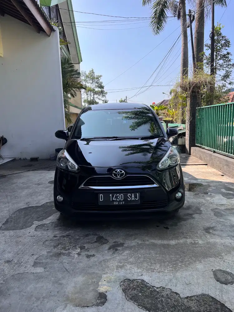 toyonta sienta V (istimewa)