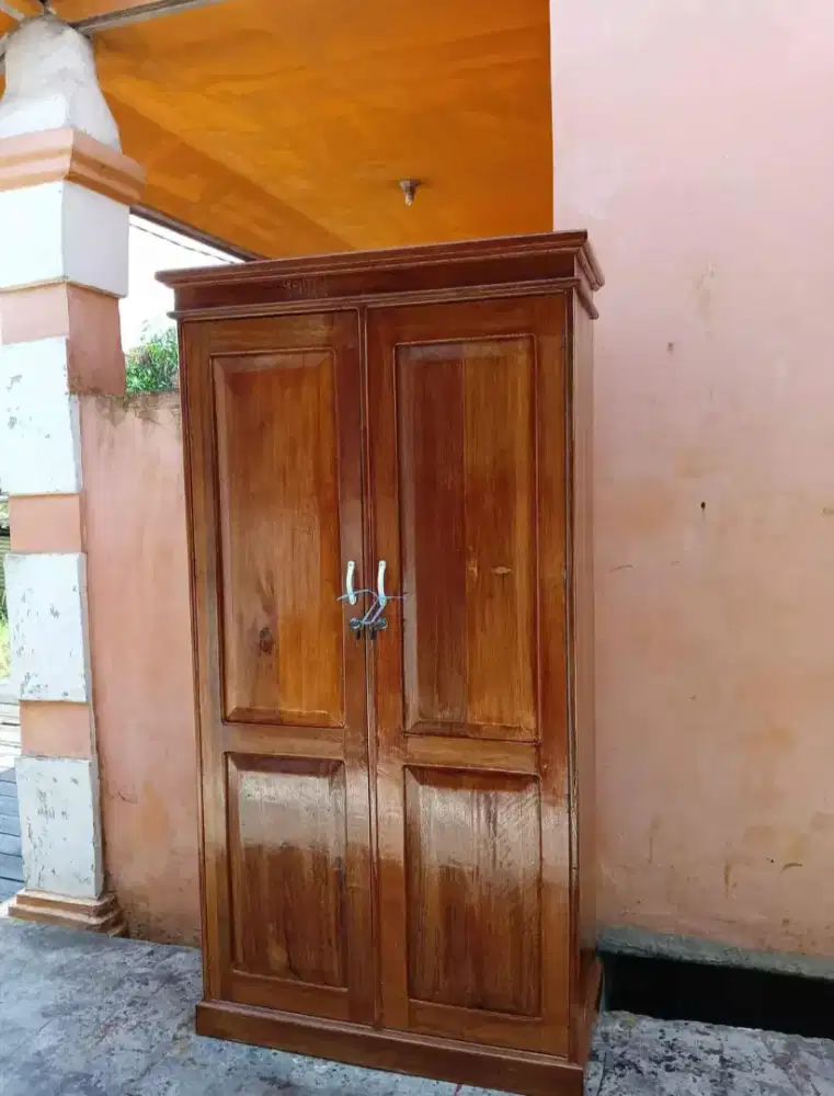 Lemari pakaian pintu 2