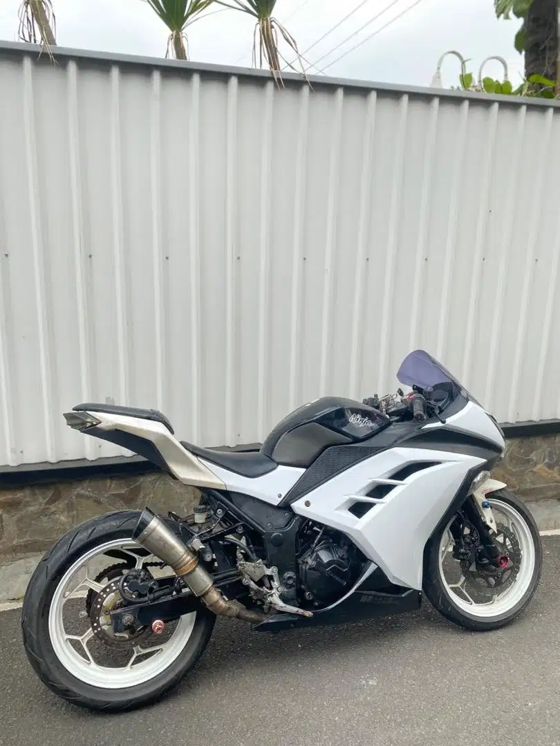 Ninja 250 FI (ABS) 2014 White Edition Good Condition