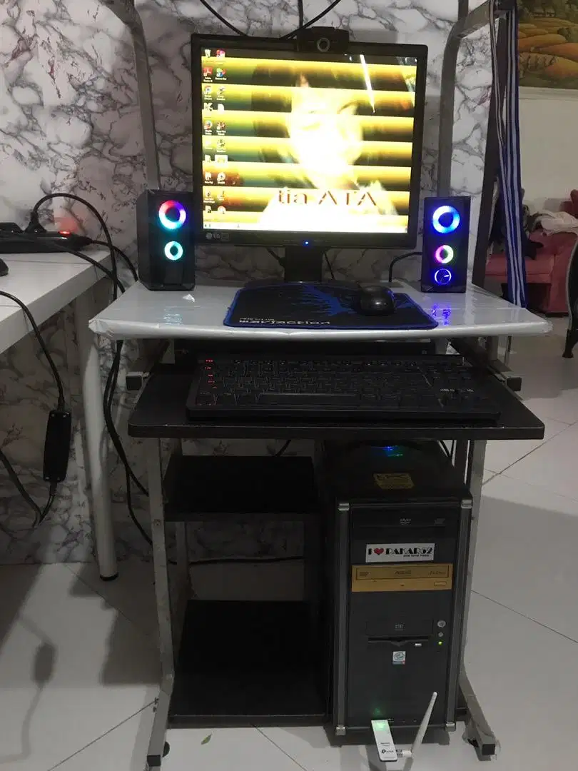 1 set Komputer, Intel (R)Xeon(TM) CPU 3.20 GHz 3.20 GHz RAM 2 GB