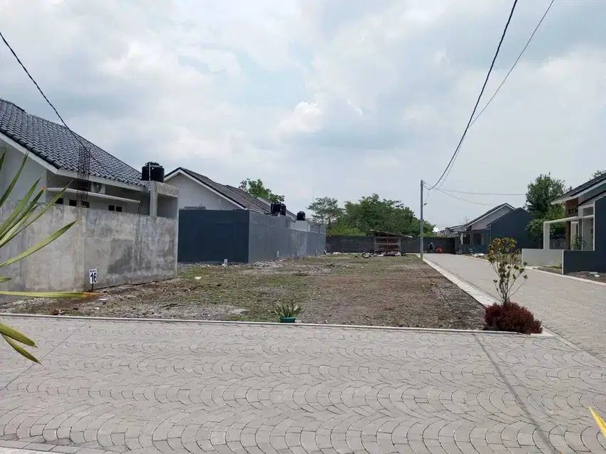 Tanah Kavling  dan Rumah Siap Huni,Suasana Asri  Luas yang bervariasi
