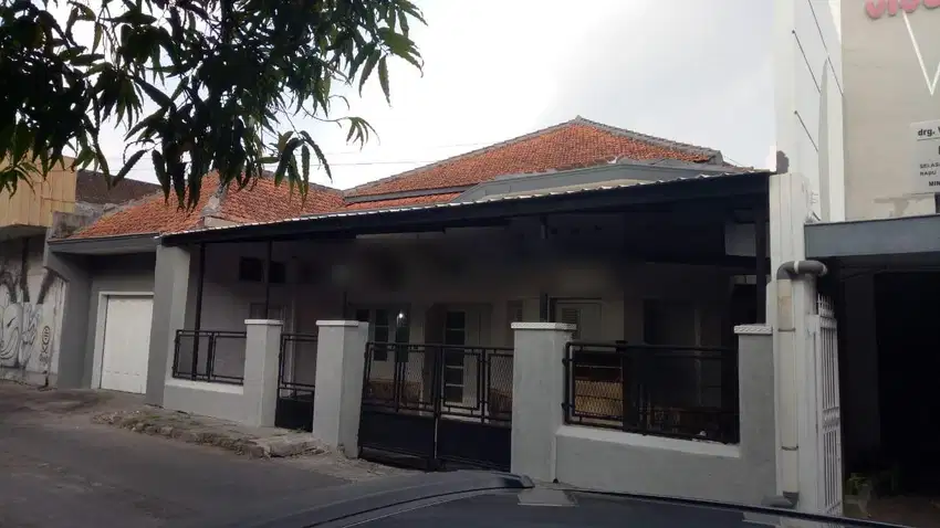 Rumah etnik nan strategis di jalan urip sumoharjo solo