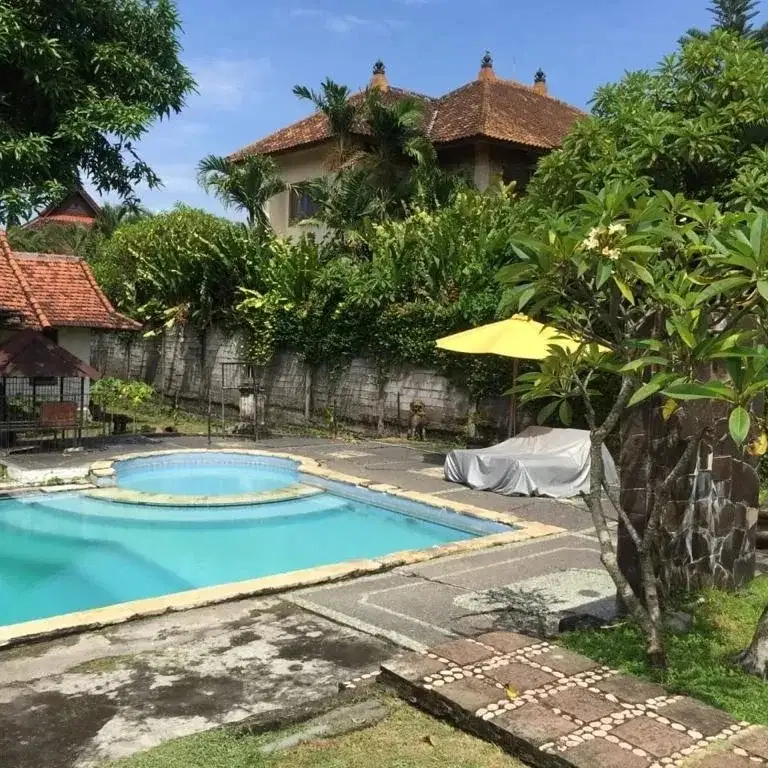 villa seharga tanah di jalan utama banjar kuwum, kerobokan