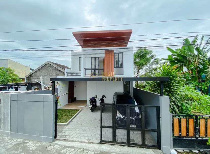 RUMAH MEWAH 2 LANTAI SIAP HUNI,DEKAT TRANSMART JOGJA