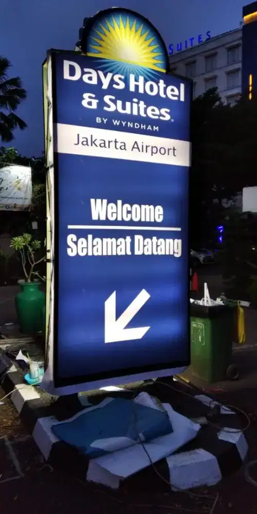 Neon Box, Nama perusahaan, Huruf Timbul, Nama Merk