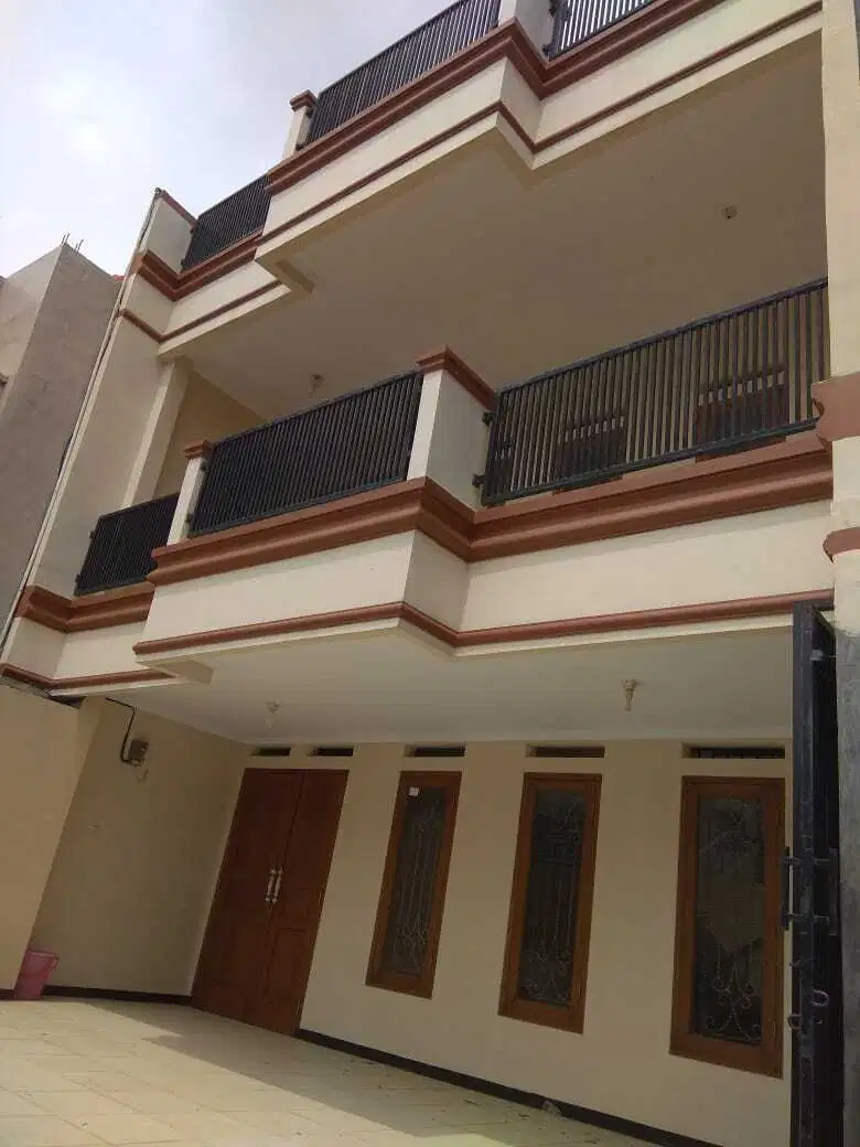 Dijual Rumah 3 Lantai Di Pesanggrahan