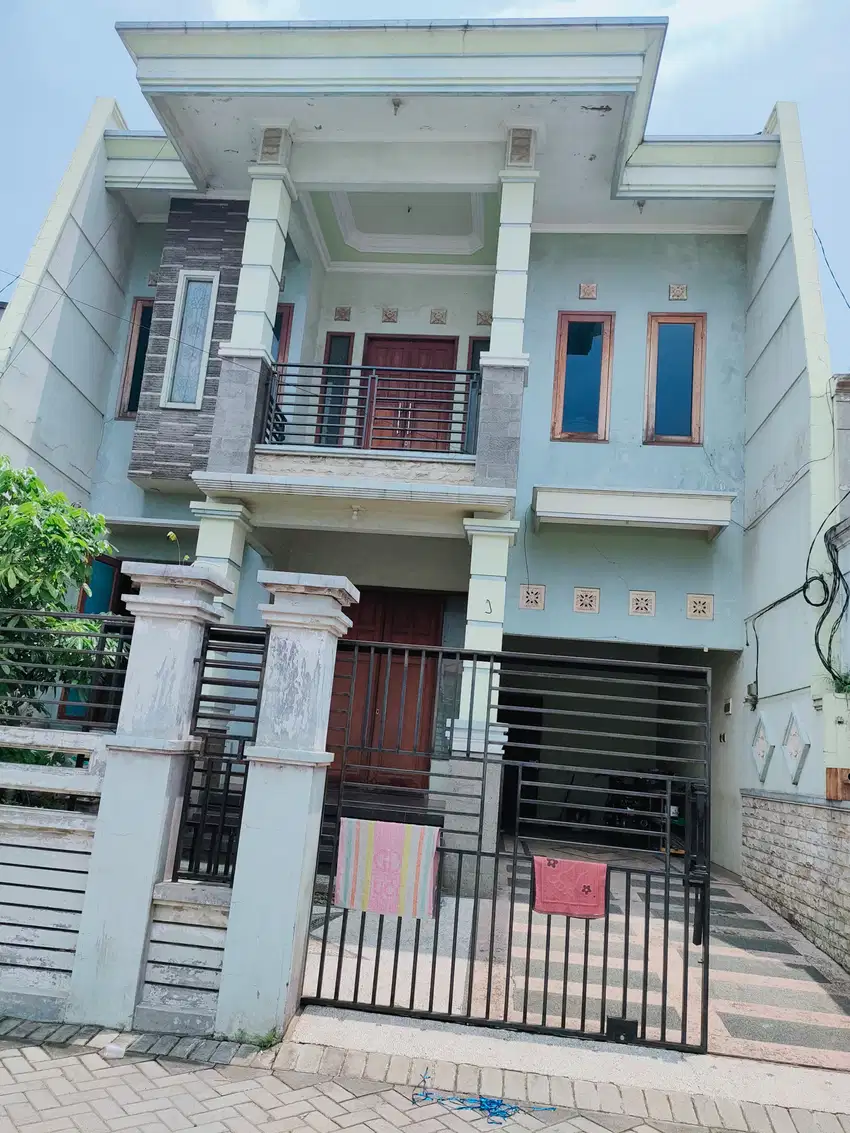 Rumah 2 lantai luas 180 m2 harga 1,8 Milyar di Ngingas, Waru, Sidoarjo