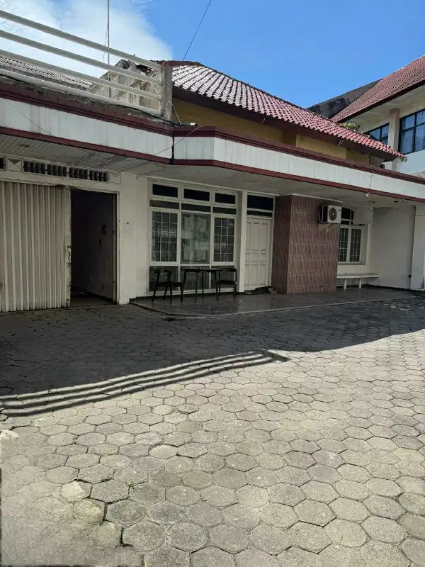 Dijual Rumah Lama lokasi Strategis di Taman Beringin
