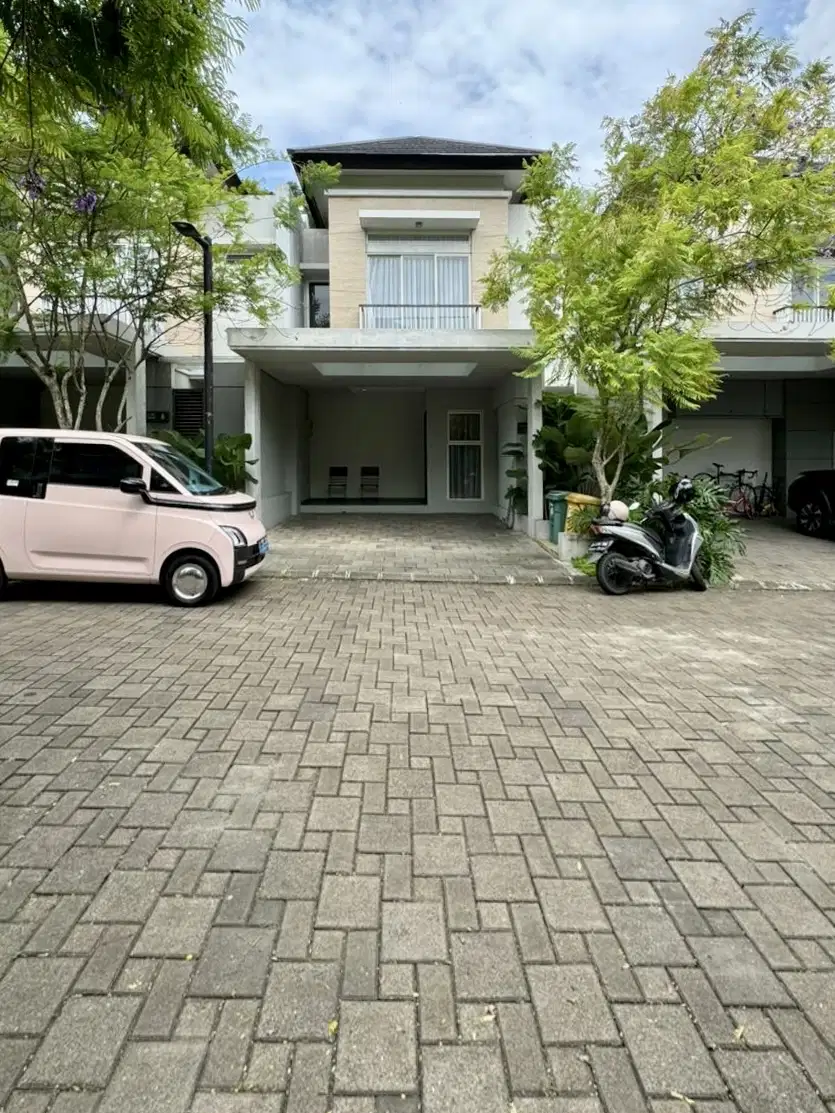 Rumah 2 Lantai di Serenia Hill, Lebak Bulus