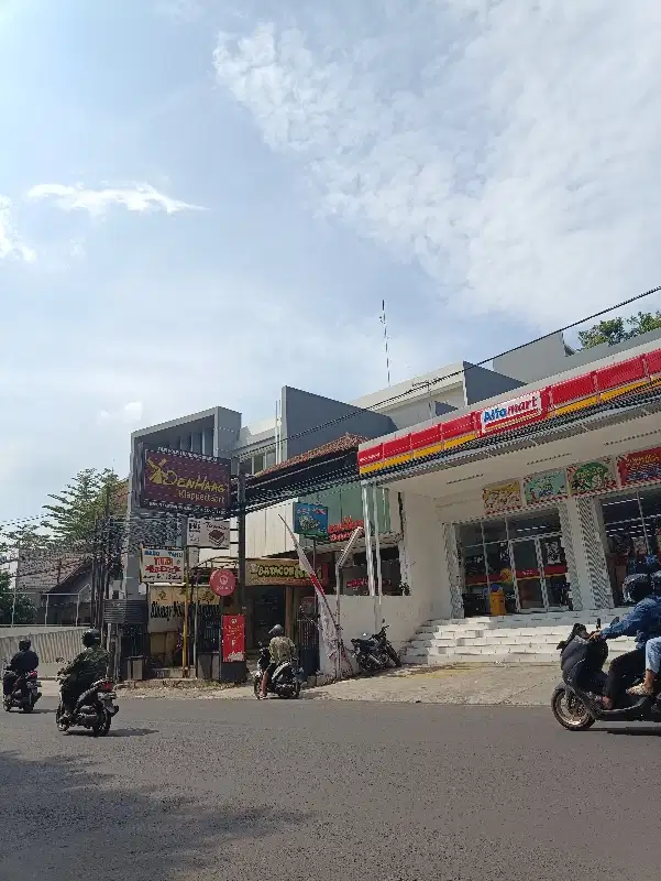 Kebon Kawung (depan Stasiun KA)