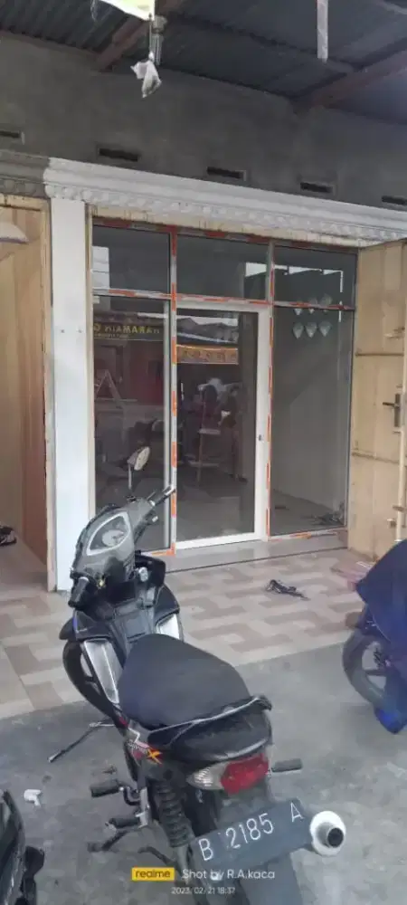 Pintu sekat partisi kaca
