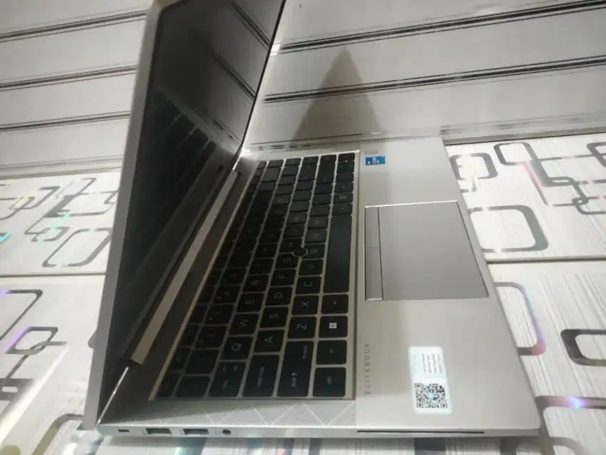 Hp Elitebook 840 g8/core i5 GEN11 RAM 16 SSD 512 nvme backlit slim