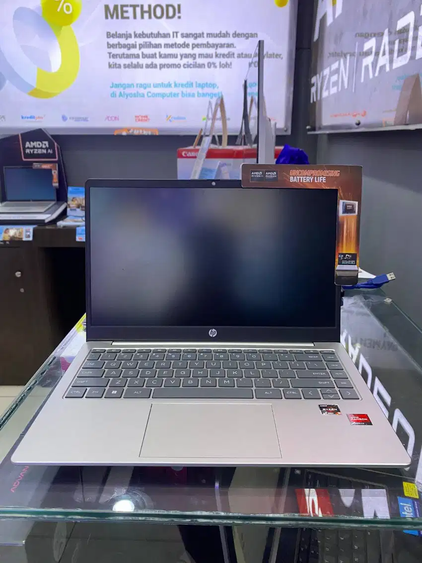 HP 14 em0332AU em0333AU /Ryzen 3 7320U/8GB/512GB SSD/14″ FHD/Win 11 Ho