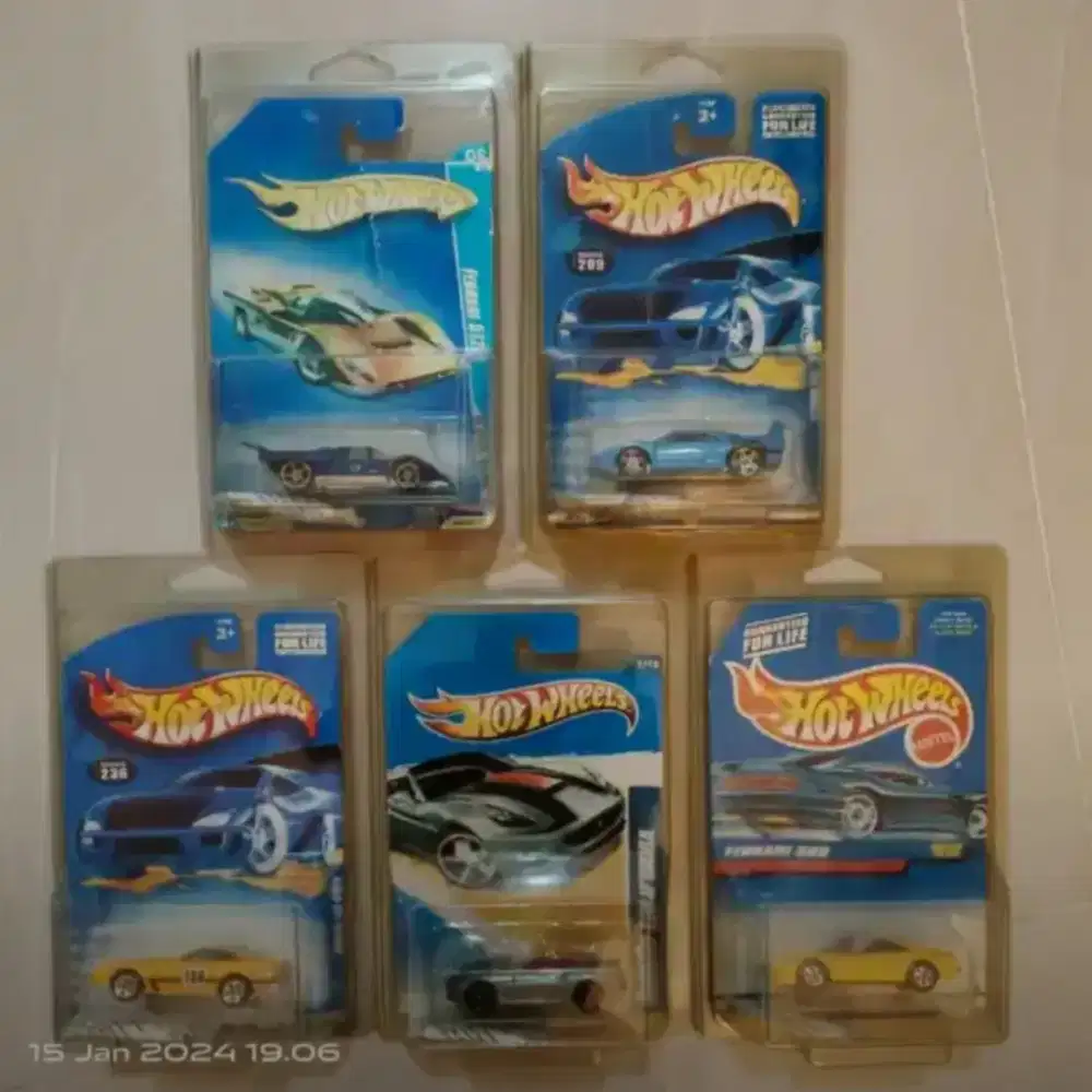 hotwheels Ferrari ada 5pcs (F40, 512, 308, 365 n California)
