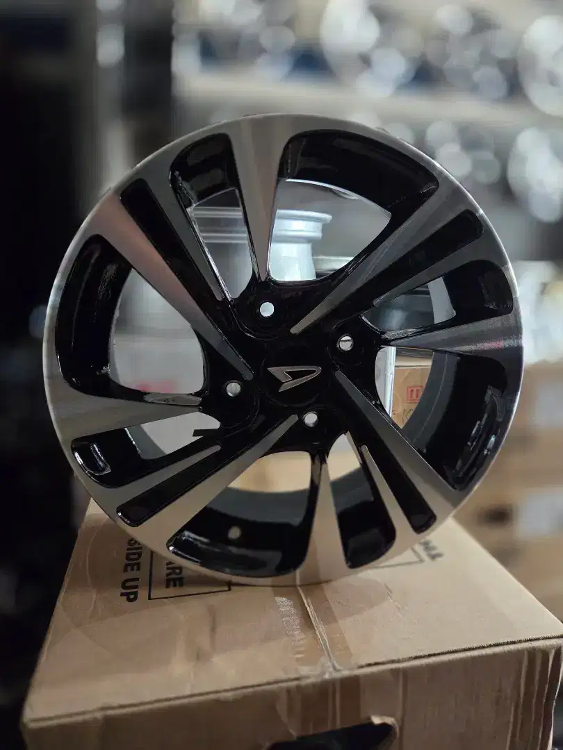 Velg baru R15 pcd 4x114 lebar 55 et38 ada 4bj