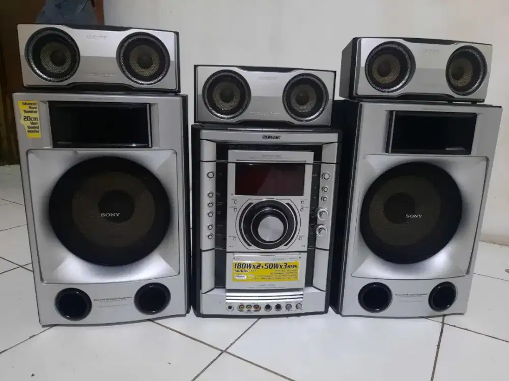 Mini hifi Sony gnv99d lengkap sama remot dan speaker bawaan nya