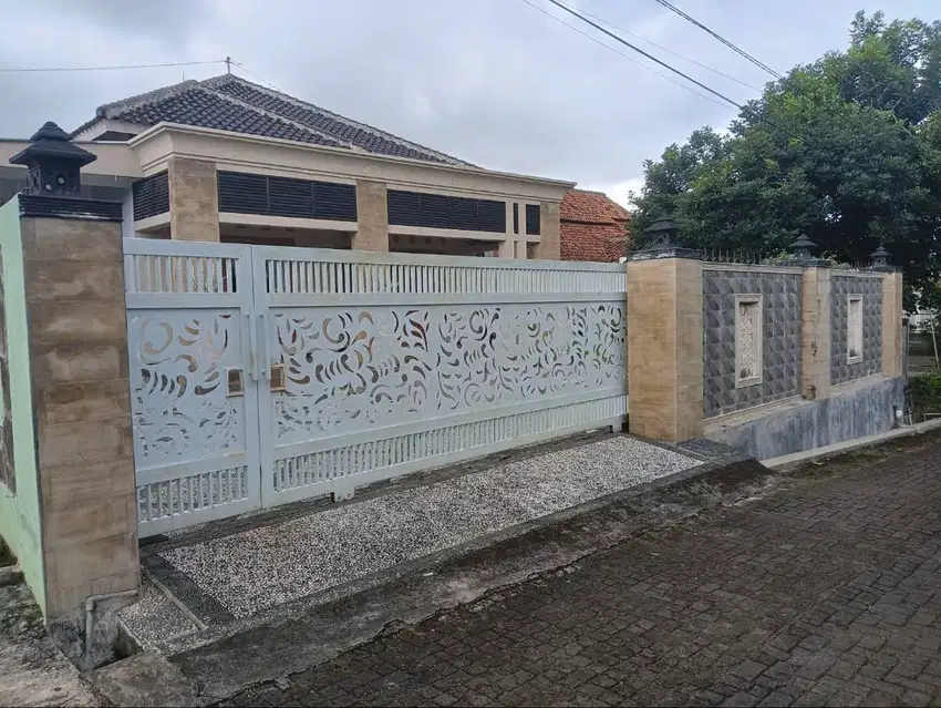 Dijual Rumah Lt.900 Lb.300  Full Furnis bisa KPR