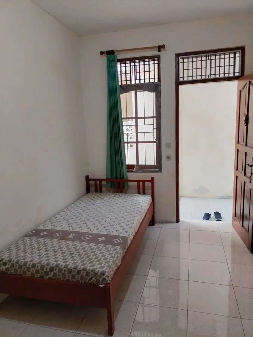 DISEWAKAN KOS KAMAR MANDI DALAM LUAR TEMPAT STRATEGIS
