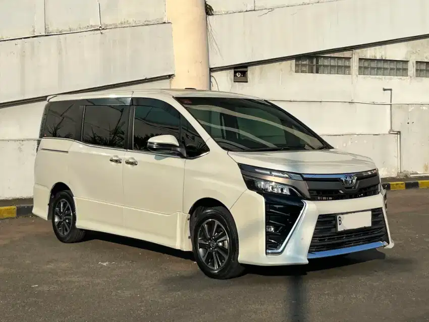 DP 6jt Voxy 2020 Putih 2.0 Cvt matic toyota siap TT gan