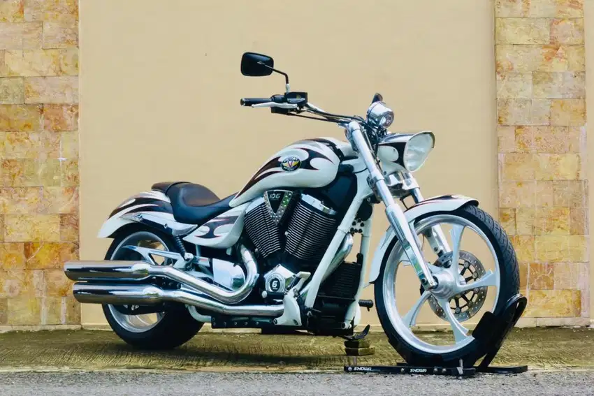 Victory vegas jackpot like new sportster883 48 ultra classic Roadking