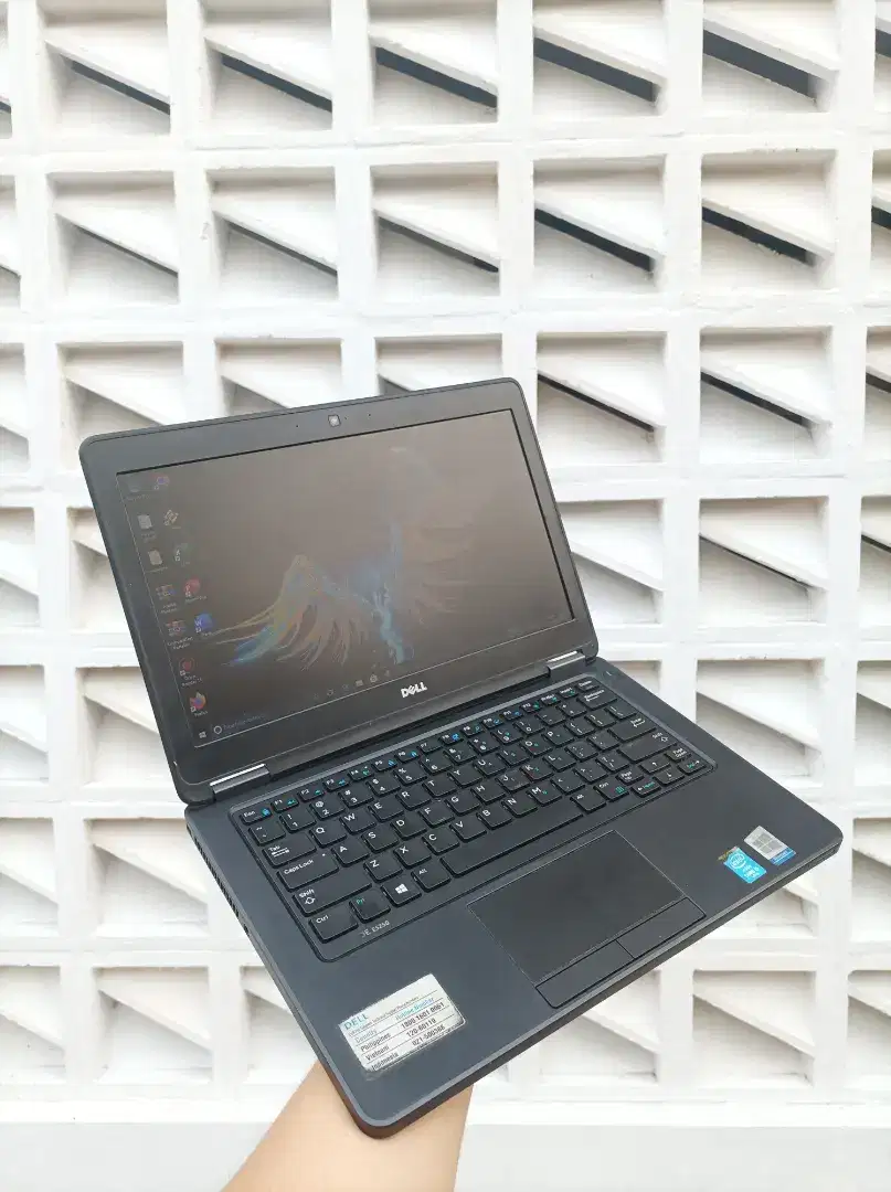 DELL LATITTUDE E5250 CORE I5 GEN 5 RAM 8GB SSD 128GB