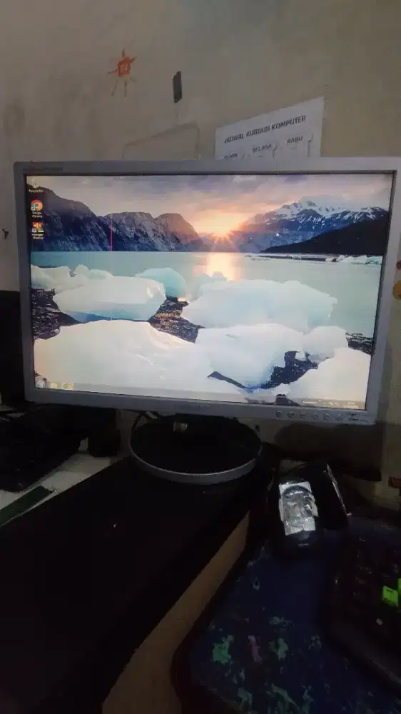 Samsung 22 inci kotak