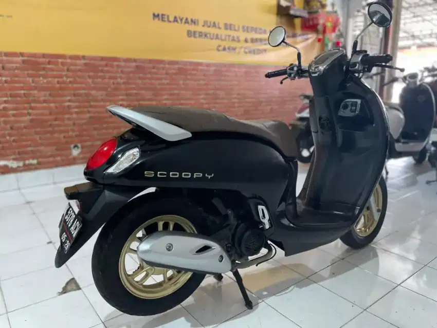 Scoopy 2021 hitam