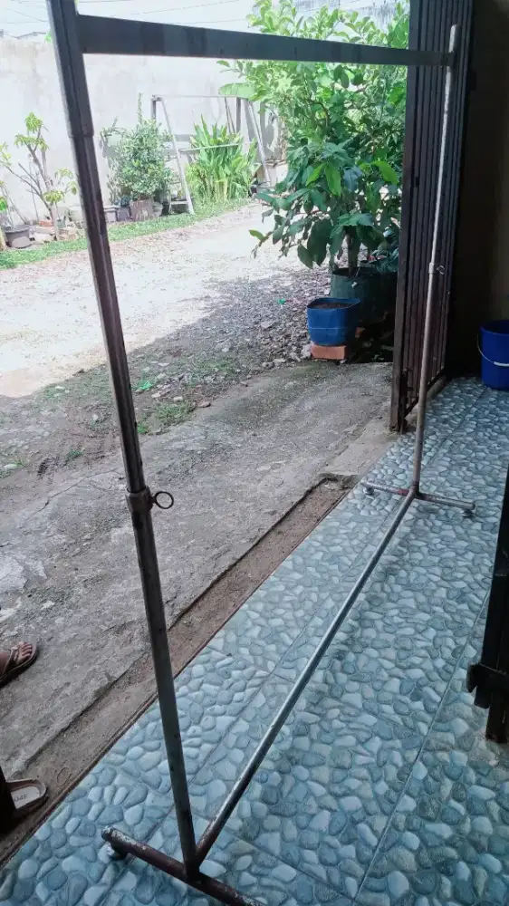 Dijual gawang baju karena tidak jualan lagi