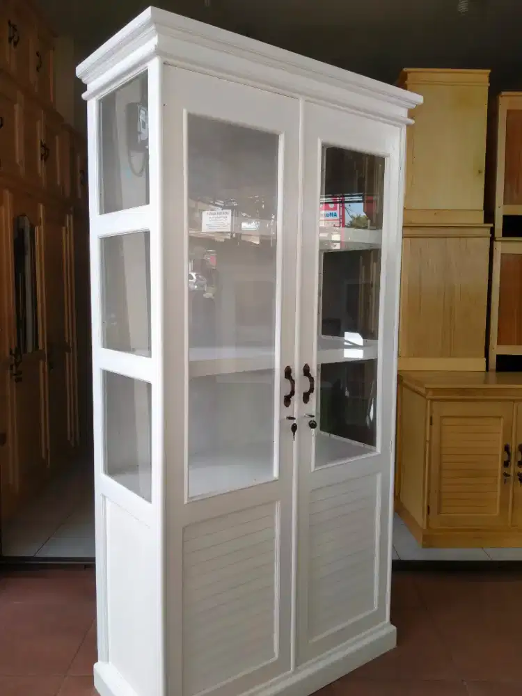 Lemari hias ukuran 47x90cm tinggi 175cm