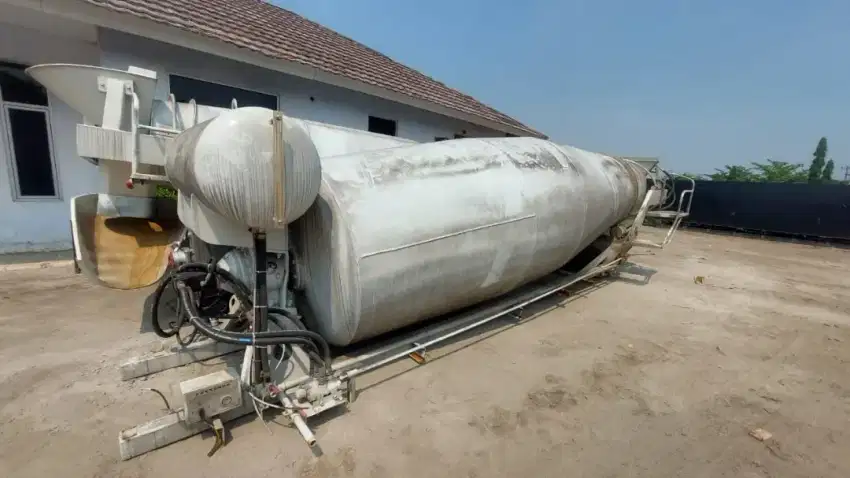 Gentong mixer 4 kubik tahun 2025