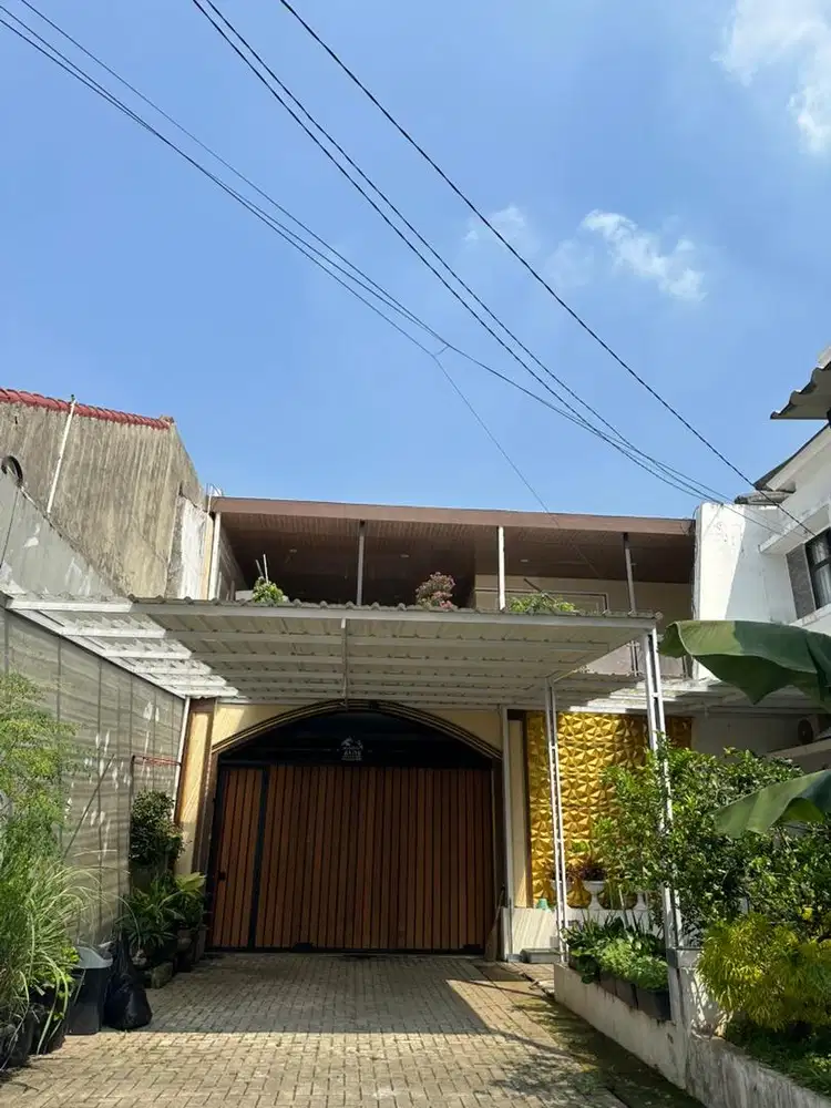 Rumah Di komplek Semi Mewah