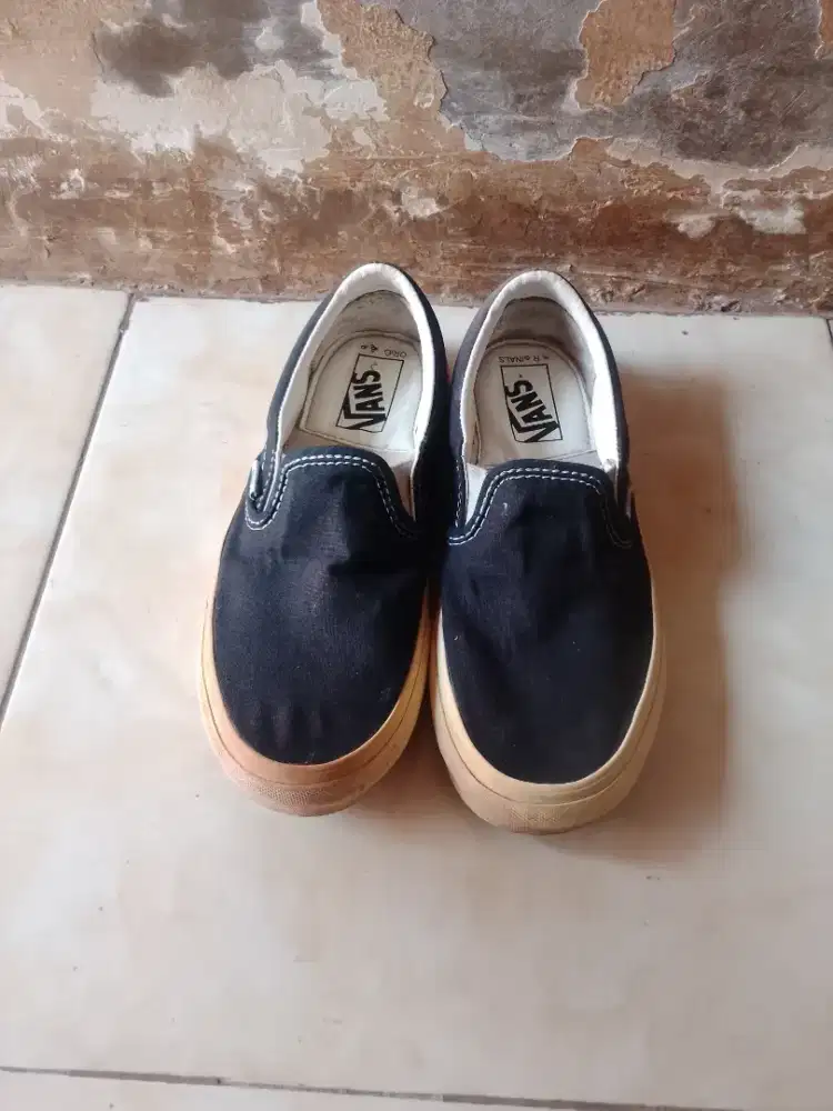 Sepatu vans slip on cewe