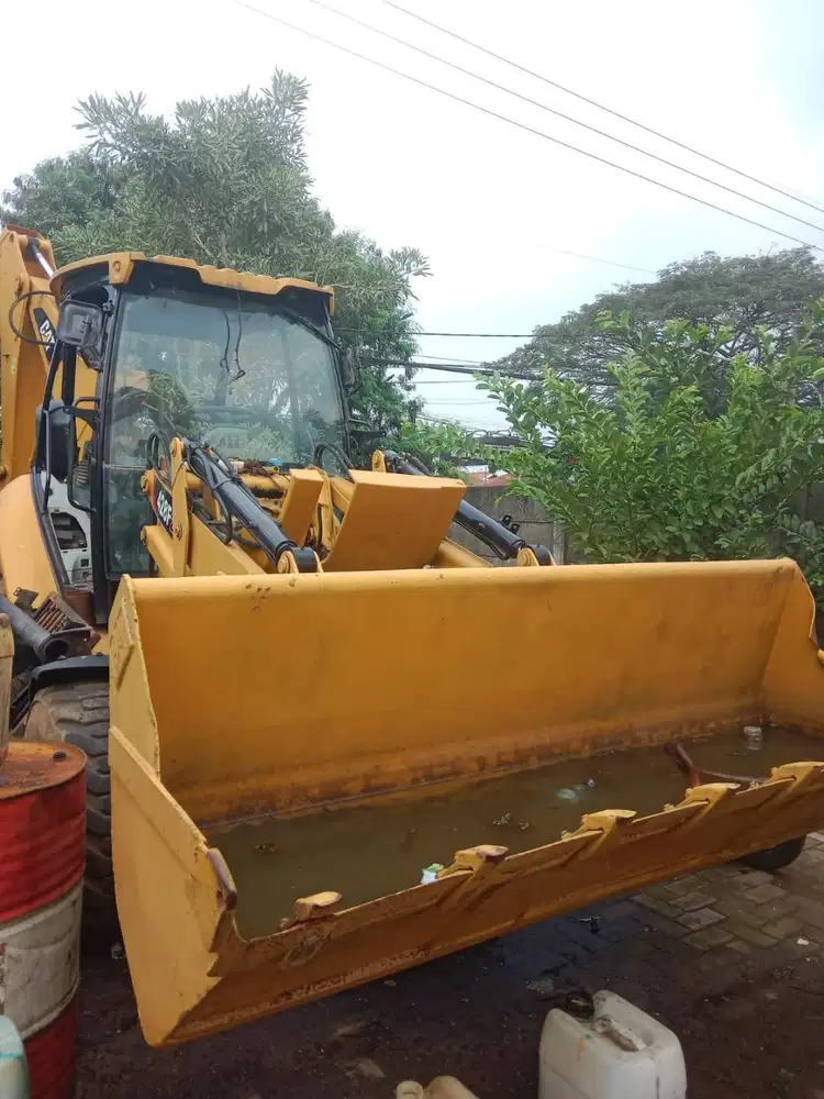 Dijual Backhoe Loader Caterpillar model 428F Seri 2 Tahun 2018