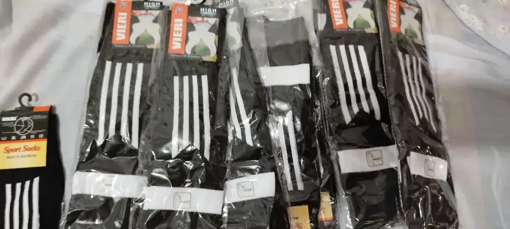 Kaos kaki bola panjang