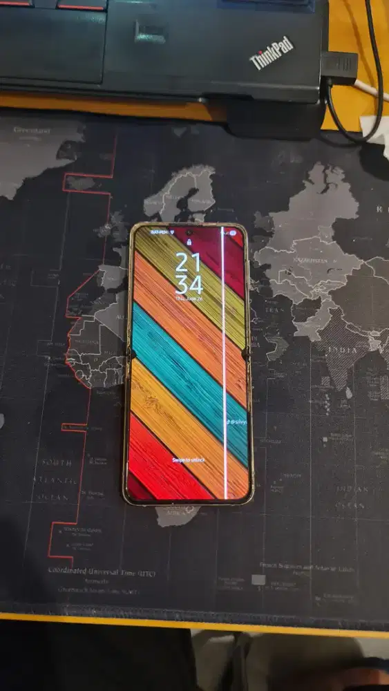 Samsung Z Flip 4 5G 8/512 Ex Sein Minus Layar