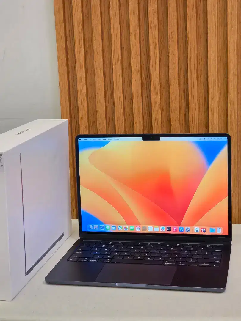 Macbook Air M2 8/256GB iBox