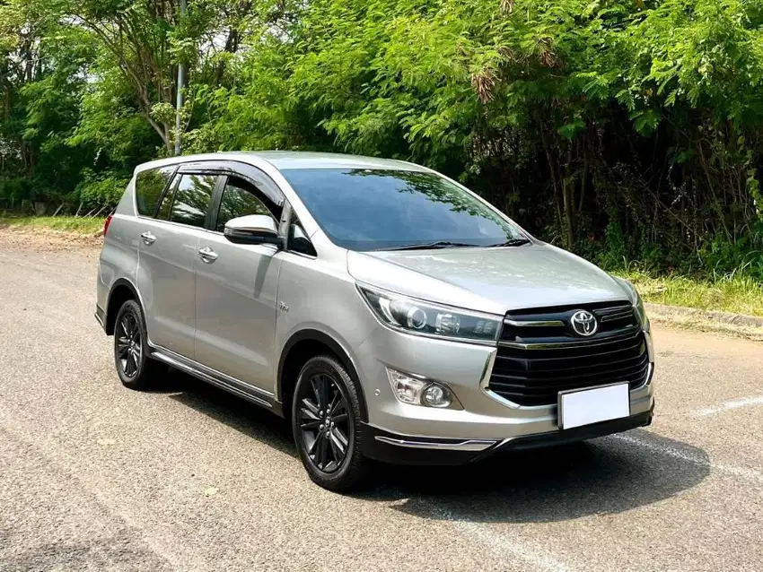 TOYOTA INNOVA VENTURER 2.0 AT TH 2017