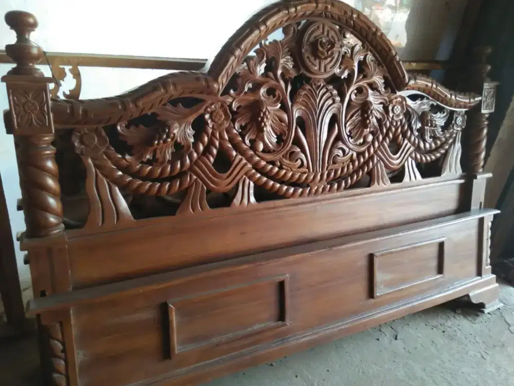 Tempat Tidur Ukir Kayu Jati Jepara