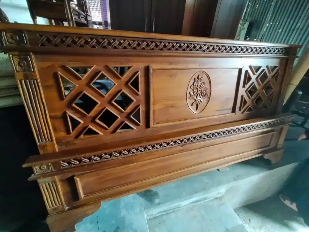 Tempat Tidur Mawar Silang Jati Jepara