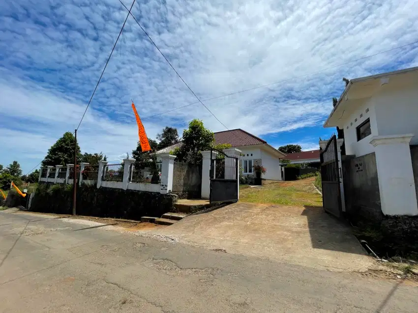 Rumah Kebun Cantik ada S'Pool Halaman Luas di Caringin Bogor