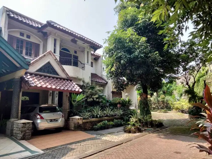 Rumah 2 Lantai (Perlu Renov) di Puri Sriwedari Cibubur.
