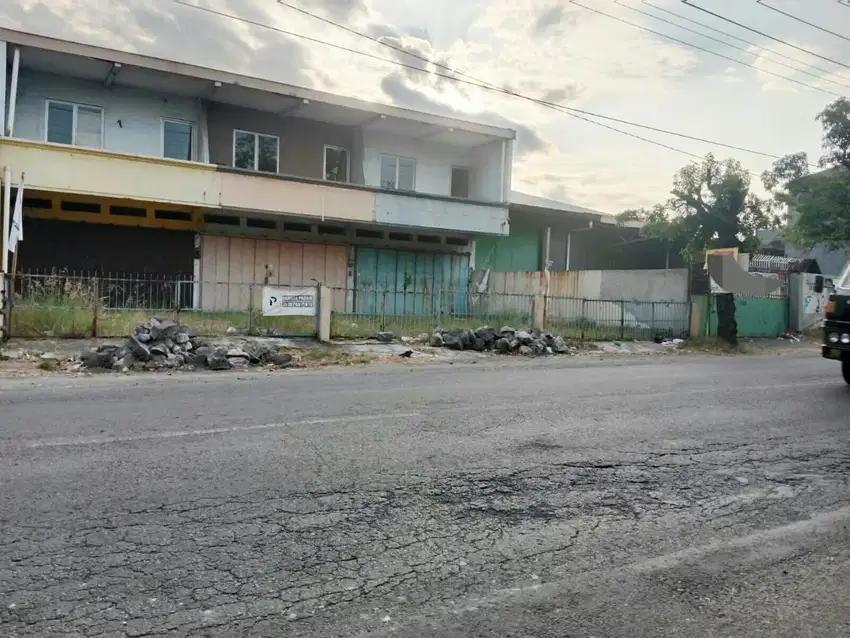 Ruko dan Gudang 955m² Strategis Pinggir Jl Besar Solo