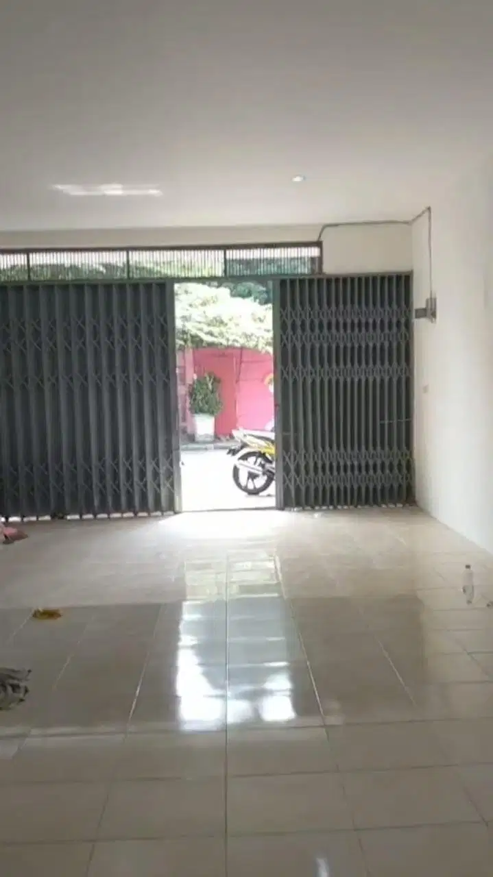 Ruko 1 Lantai Siap Pakai  Pinggir Jalan di Utan Kayu Jakarta  Timur