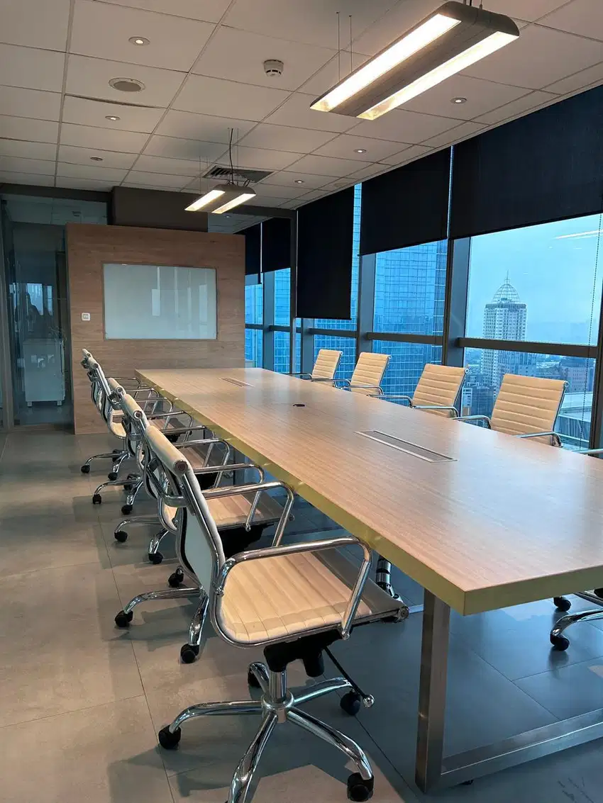Sewa Kantor Eksklusif Semi Furnish 290 m2 di UOB Plaza Thamrin Jakpus